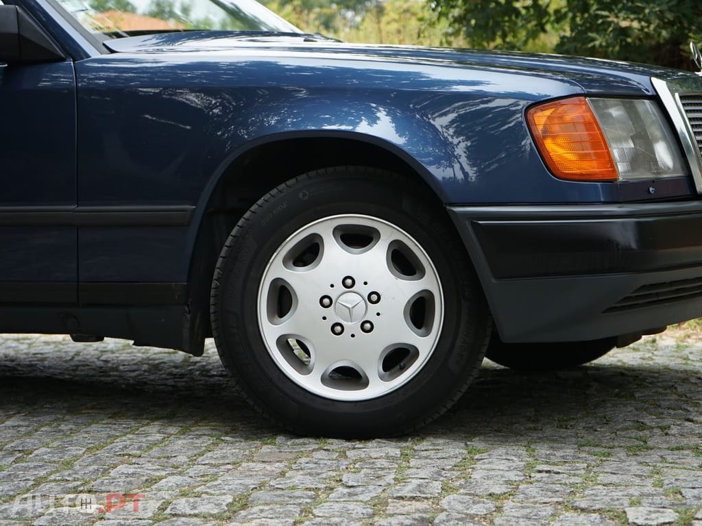Mercedes-Benz 300 D 4 MATIC W124