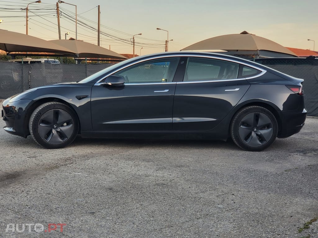 Tesla Model 3 Long-Range RWD