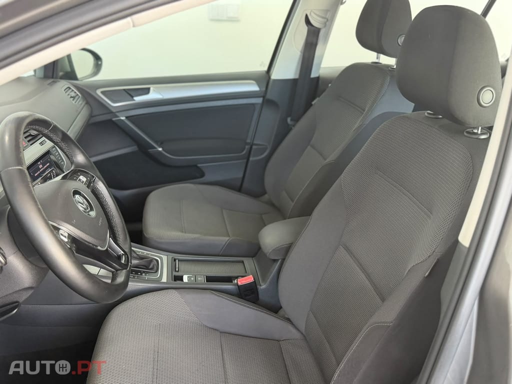 Volkswagen Golf 1.6 TDi Confortline DSG