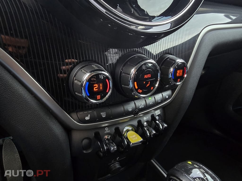 MINI Countryman Cooper SE Premium Essential Auto