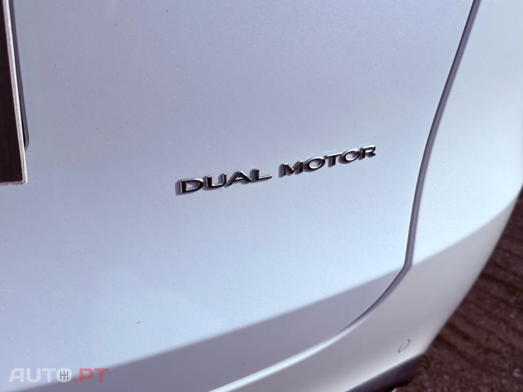Tesla Model Y Long Range Tração Integral
