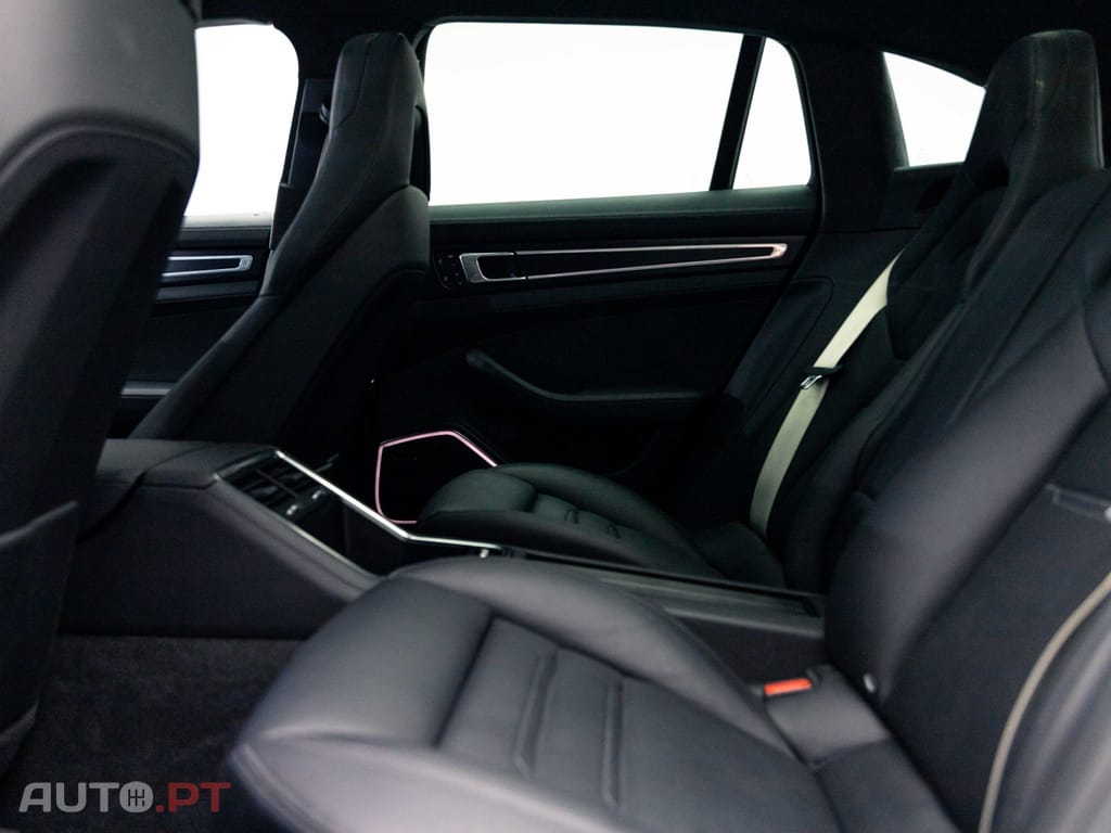 Porsche Panamera 4 E-Hybrid Platinum Edition