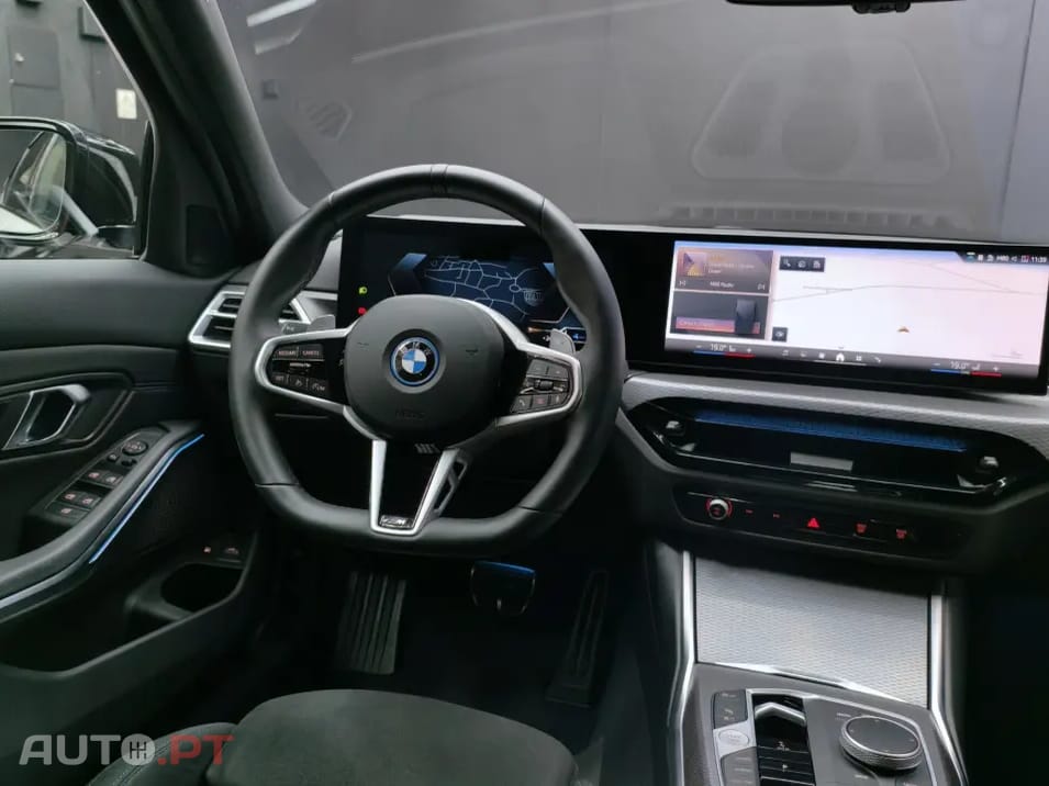 BMW 330 e Pack Desportivo M Pro Auto