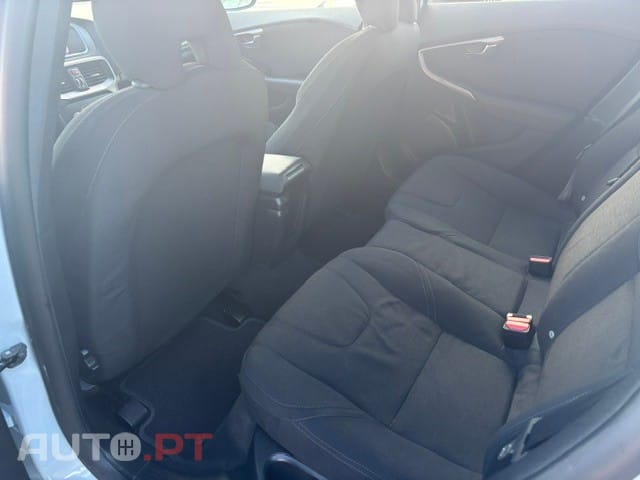 Volvo V40 D2
