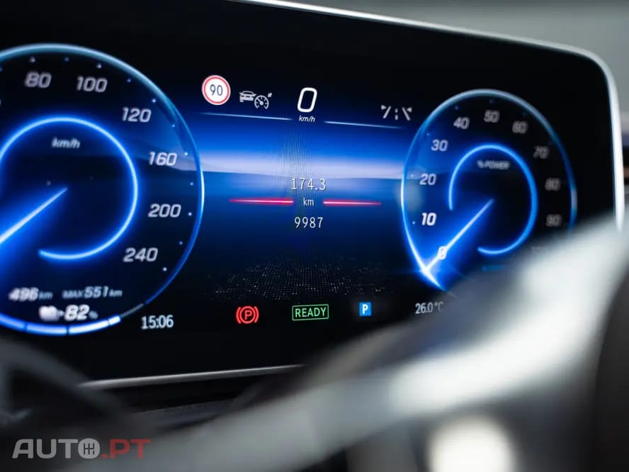 Mercedes-Benz EQE 300 Electric Art
