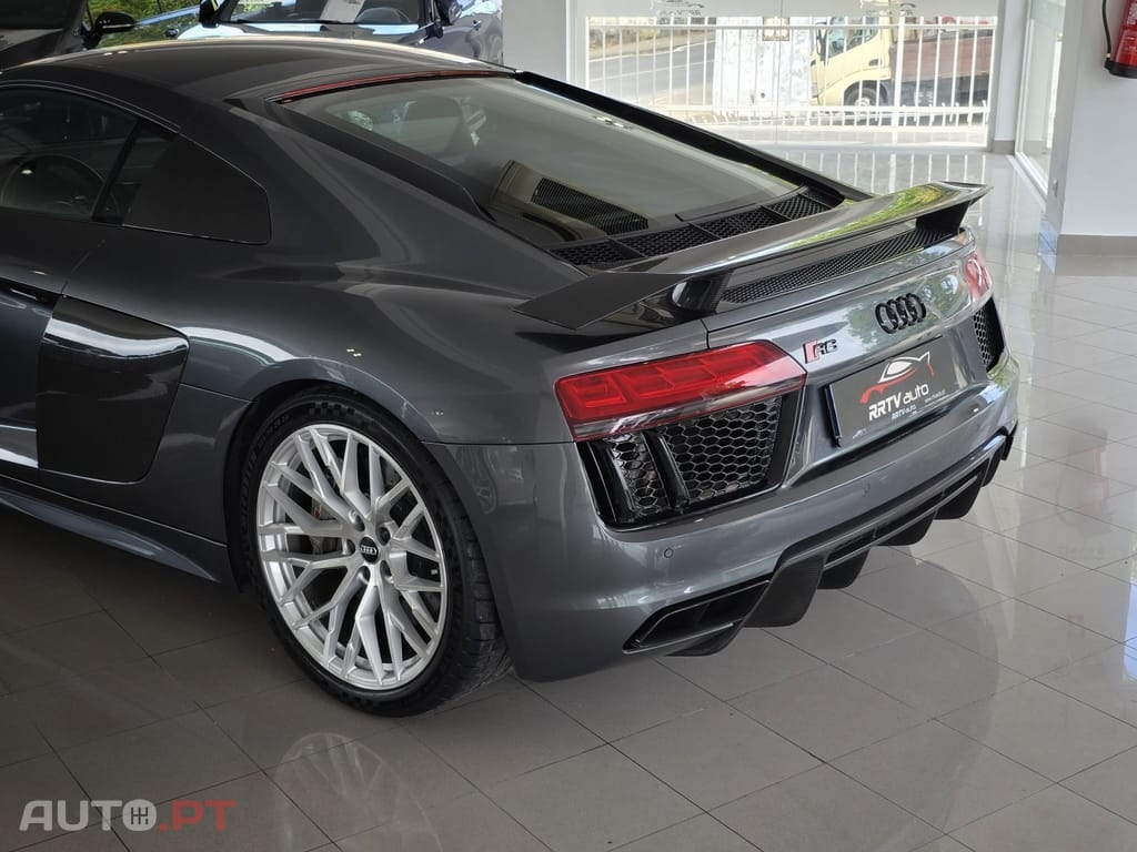Audi R8 V10 plus 5.2 FSI quattro S tronic