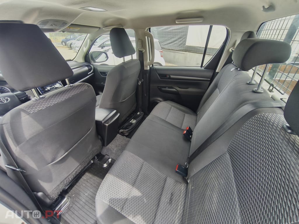 Toyota Hilux 2.4 D-4D 2WD CD