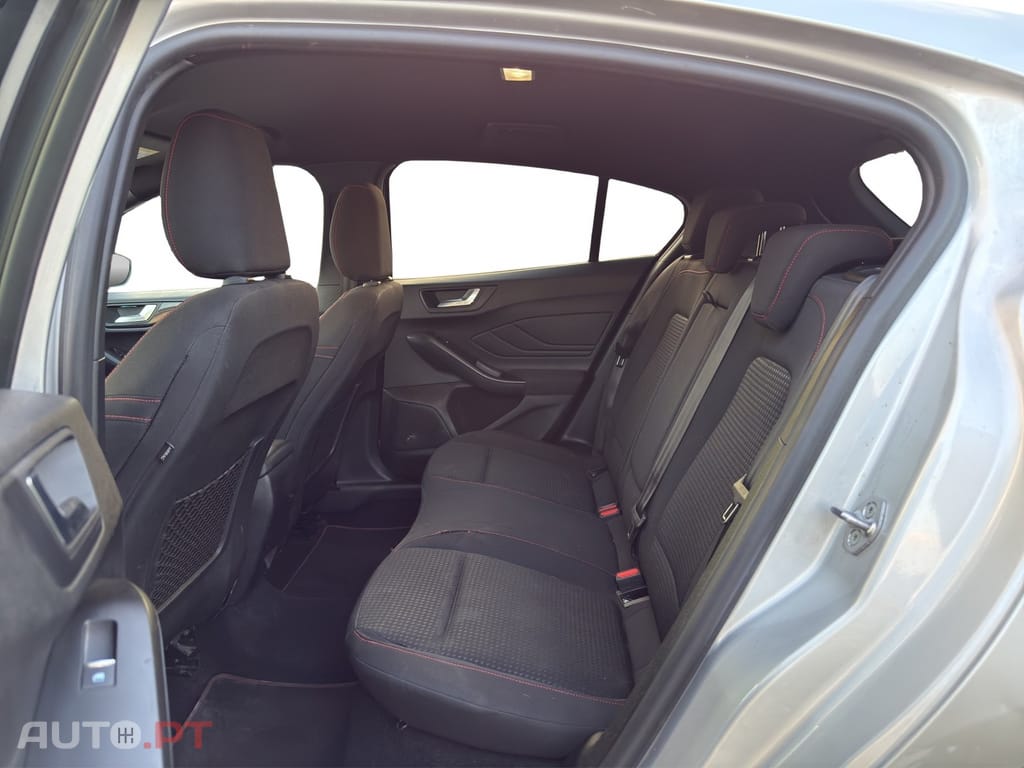 Ford Focus 1.0 EcoBoost Hybrid ST-LINE