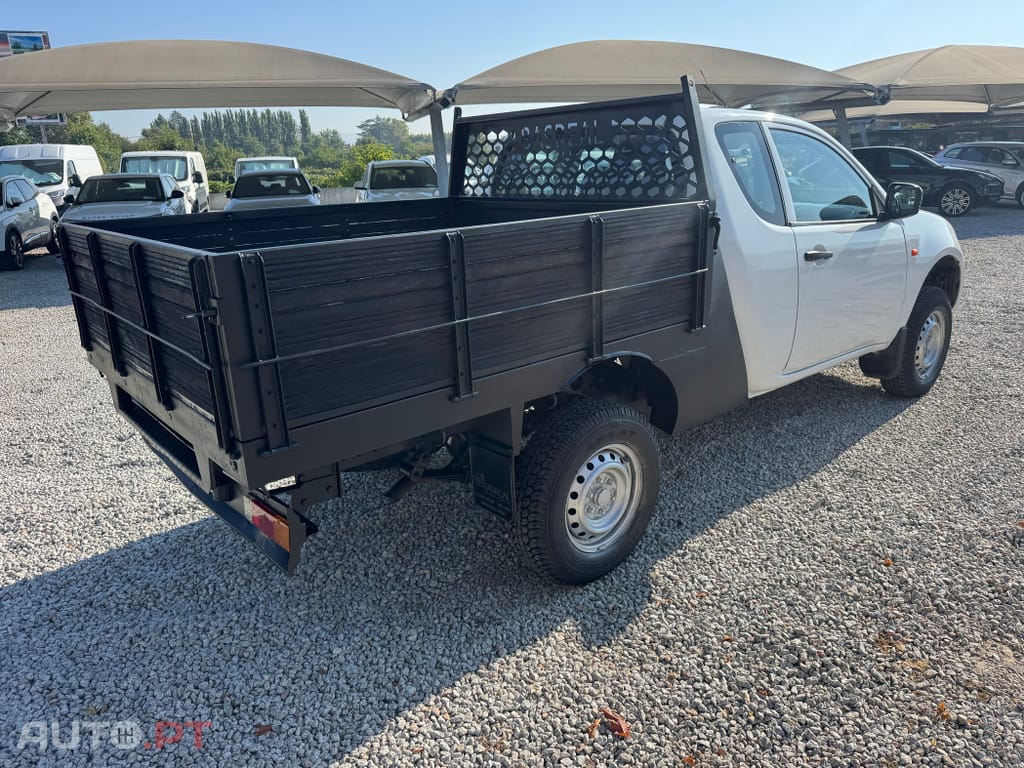 Mitsubishi L200 2.5 DI-D Club Invite AC 3L 4WD