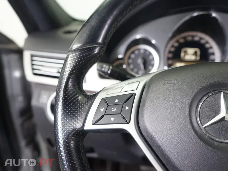 Mercedes-Benz E 220 CDi Avantgarde BlueEfficiency Auto
