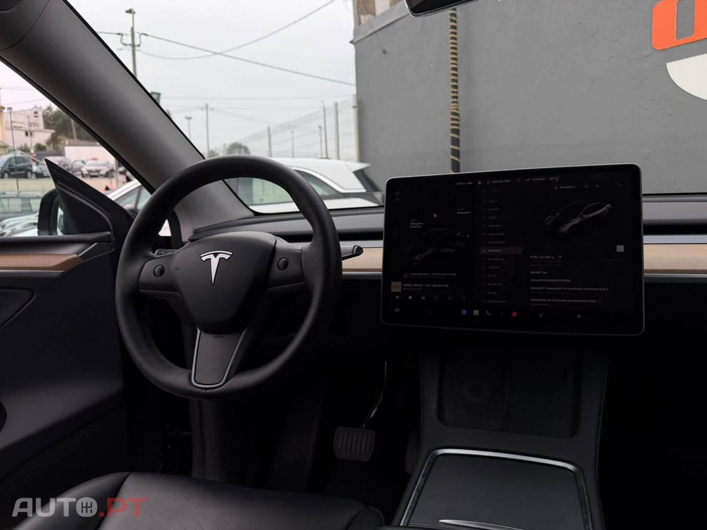 Tesla Model Y Long-Range RWD