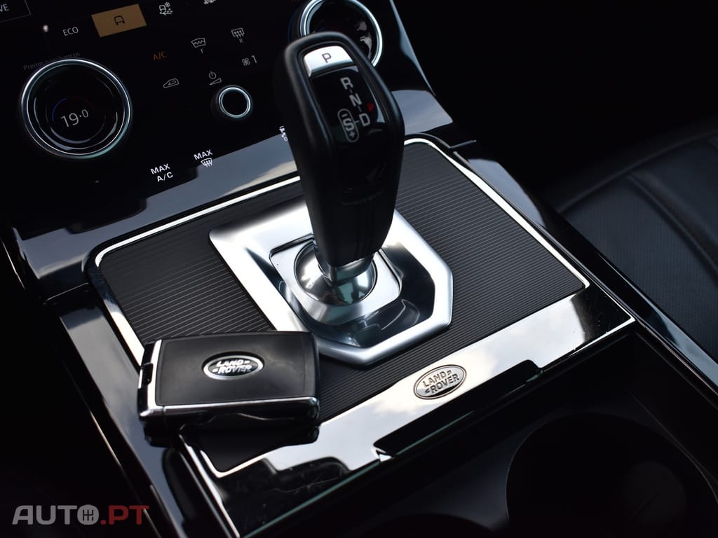 Land Rover Evoque 1.5 P300e AWD R-Dynamic SE Auto