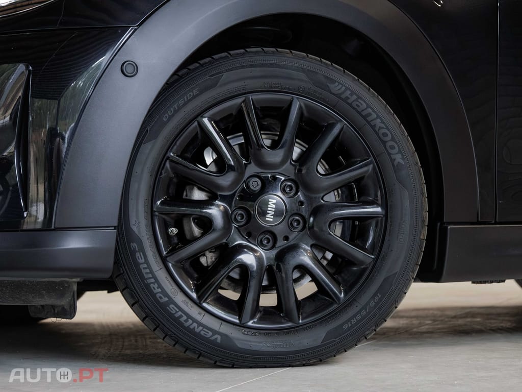 MINI Cooper Premium Yours Auto