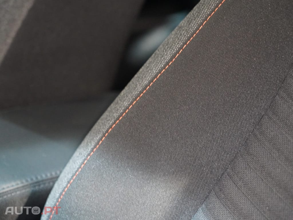 Peugeot E-2008 50 kWh Active