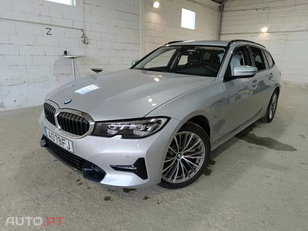 BMW 330 e Touring Auto