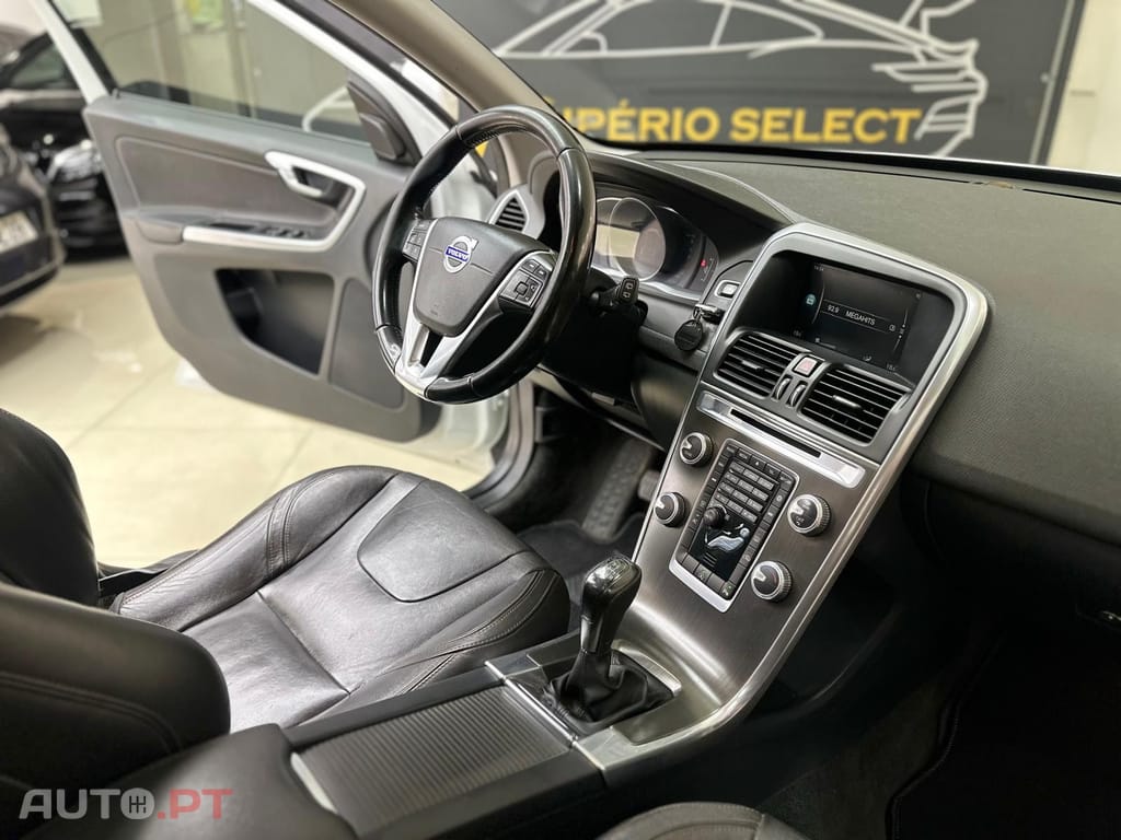 Volvo XC60 2.0 D4 R-Design Momentum