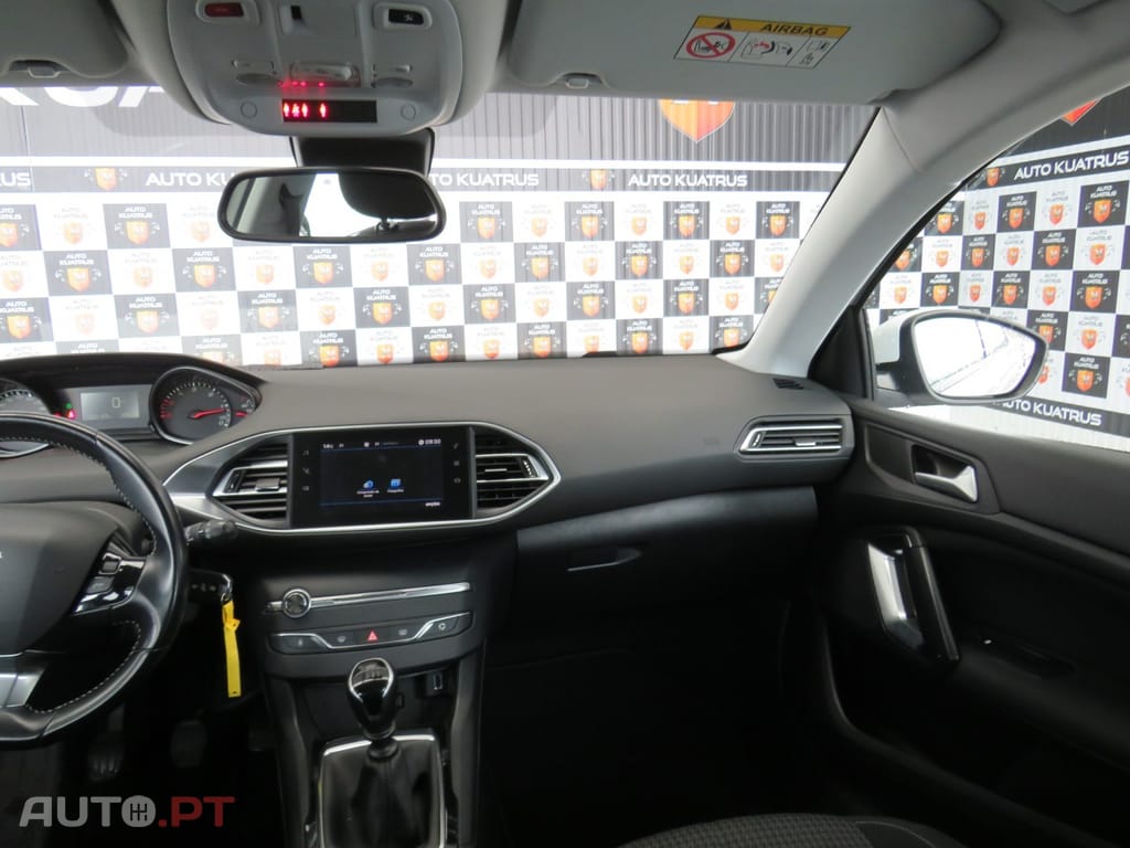 Peugeot 308 1.5 BlueHDi Business Line