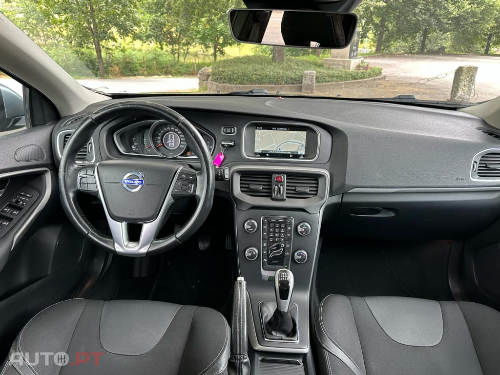 Volvo V40 2.0 D2 Momentum Eco