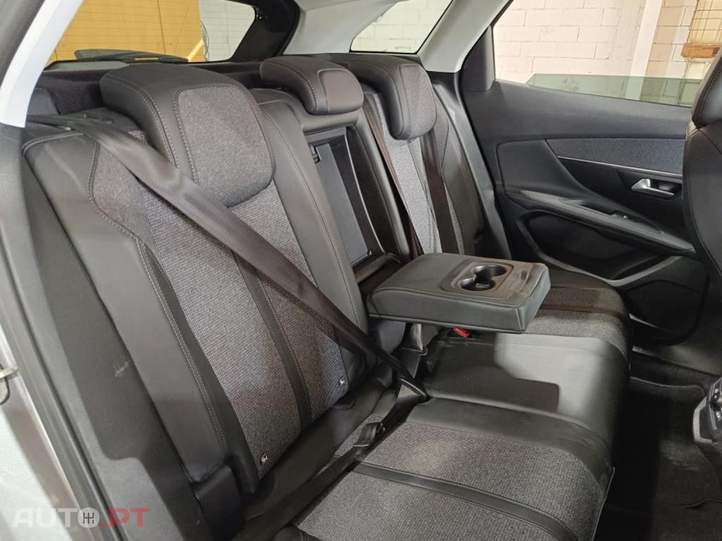 Peugeot 3008 1.6 Hybrid Allure e-EAT8