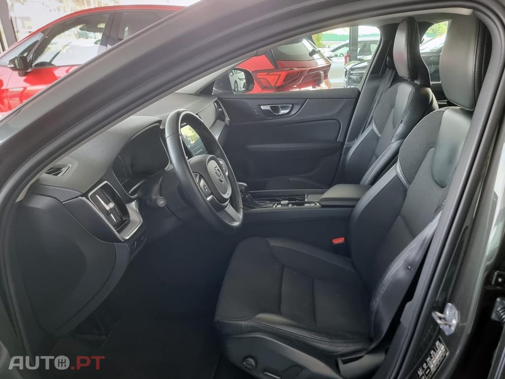 Volvo V60 2.0 T4 Momentum Plus