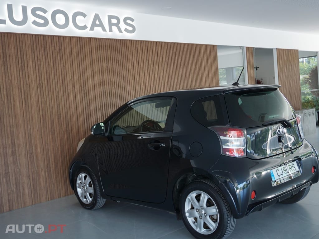 Toyota iQ 1.0 VVT-i 2 MultiDrive NAVI+Bluetooth