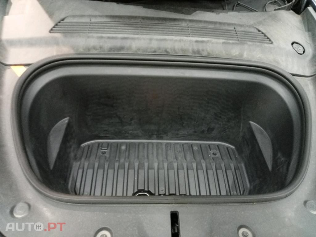 Tesla Model Y Long Range Tração Integral