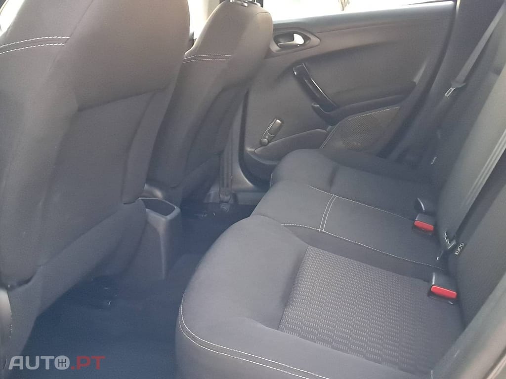 Peugeot 208 1.6 BlueHDi Style