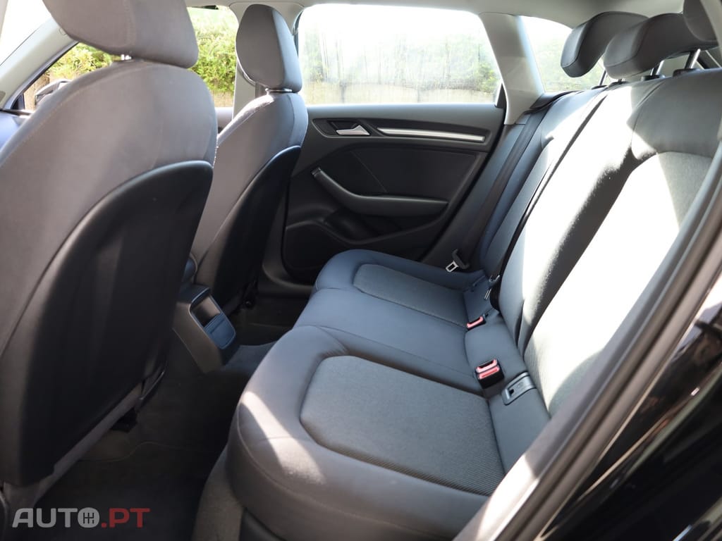 Audi A3 Sportback 1.6 TDi B. Line Attraction