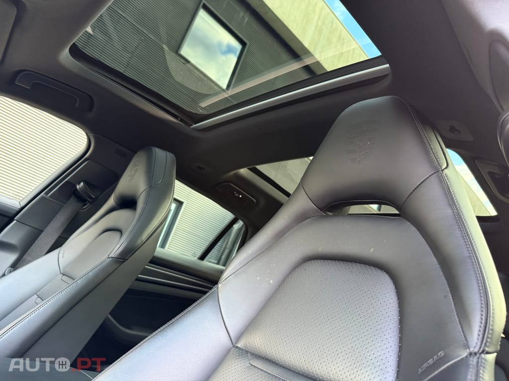 Porsche Panamera 4 E-Hybrid Platinum Edition
