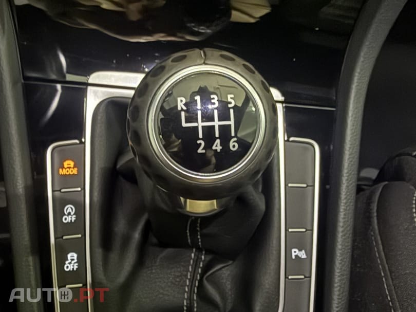 Volkswagen Golf 2.0 TDi GTD — fotografia 19