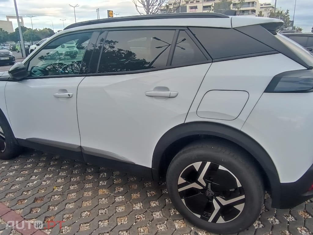 Peugeot E-2008 Allure Pack 1.2 PureTech