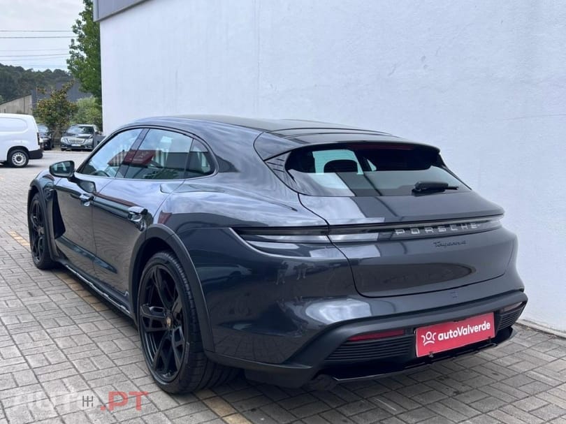 Porsche Taycan 4