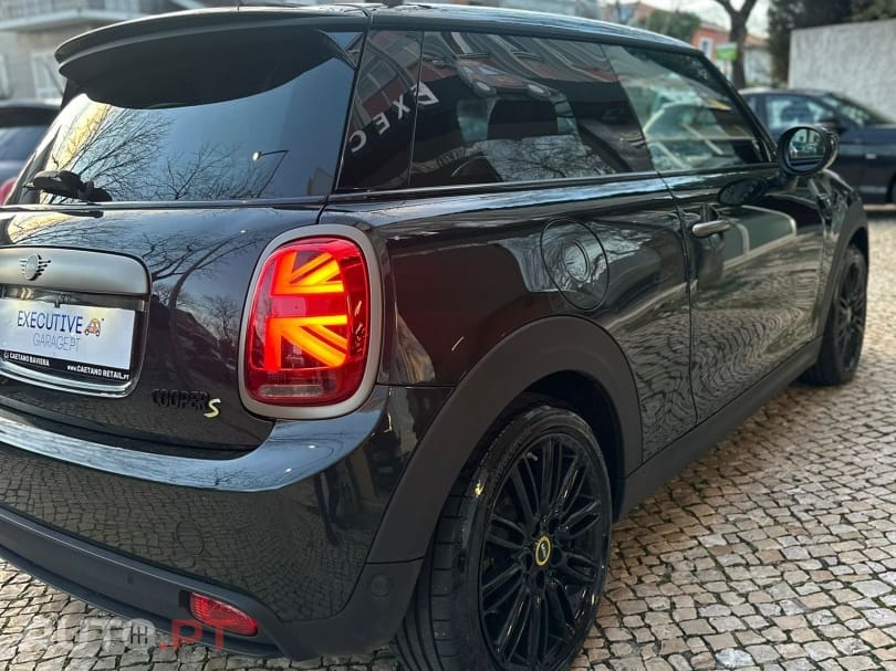 MINI Cooper Cooper SE Resolute Edition