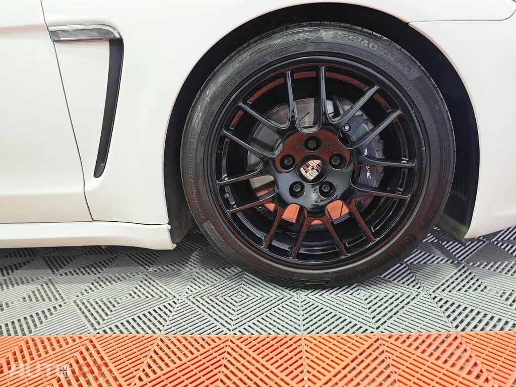 Porsche Panamera Platinium Edition