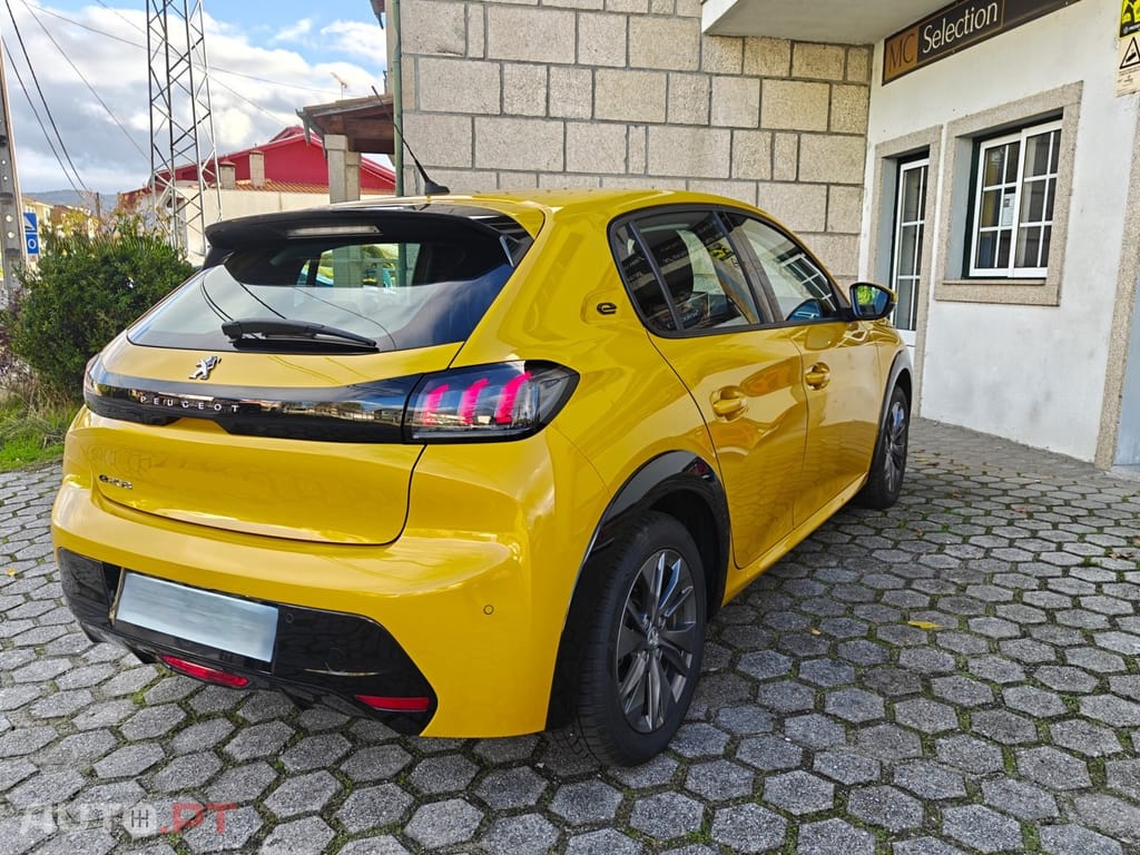 Peugeot E-208 50 kWh Allure Pack