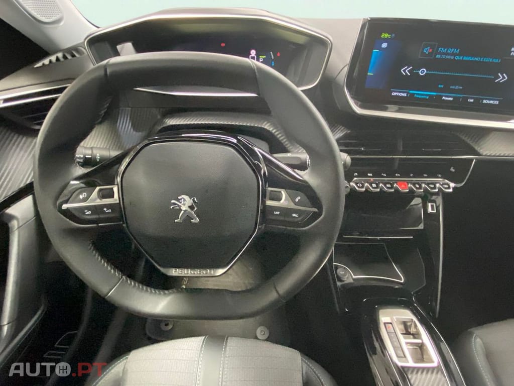 Peugeot E-2008 50 kWh Allure Pack