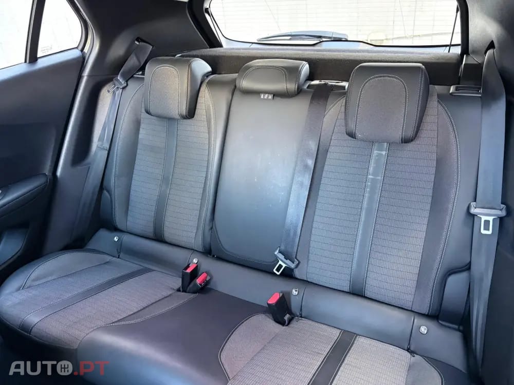 Peugeot 2008 1.2 PureTech Allure
