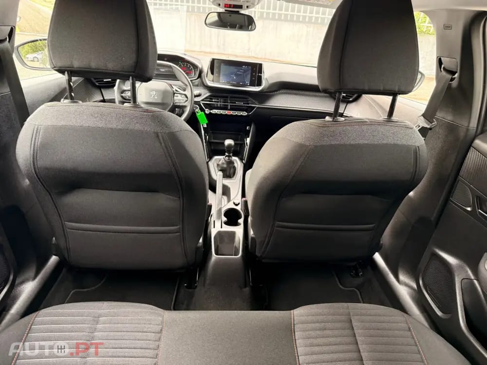 Peugeot 2008 1.2 PureTech Active Pack — fotografia 25