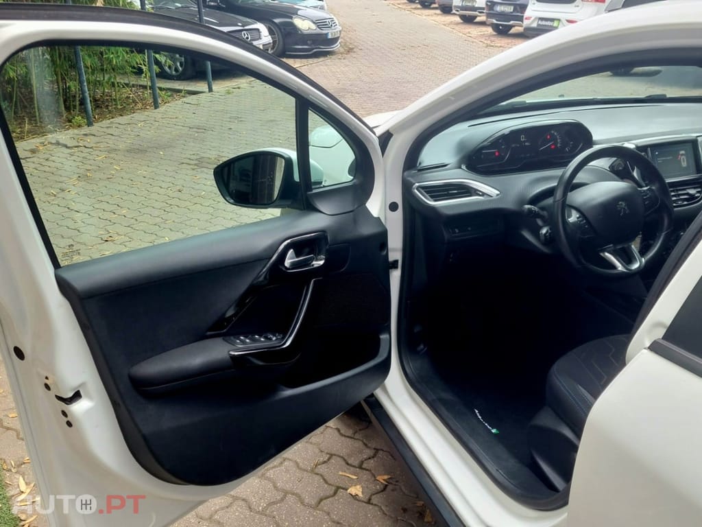 Peugeot 2008 1.2 PureTech Signature