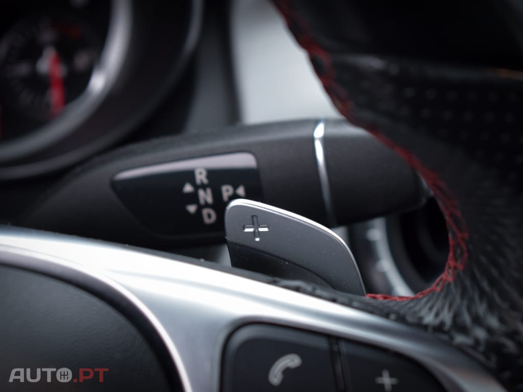 Mercedes-Benz CLA 200 AMG Line Completa