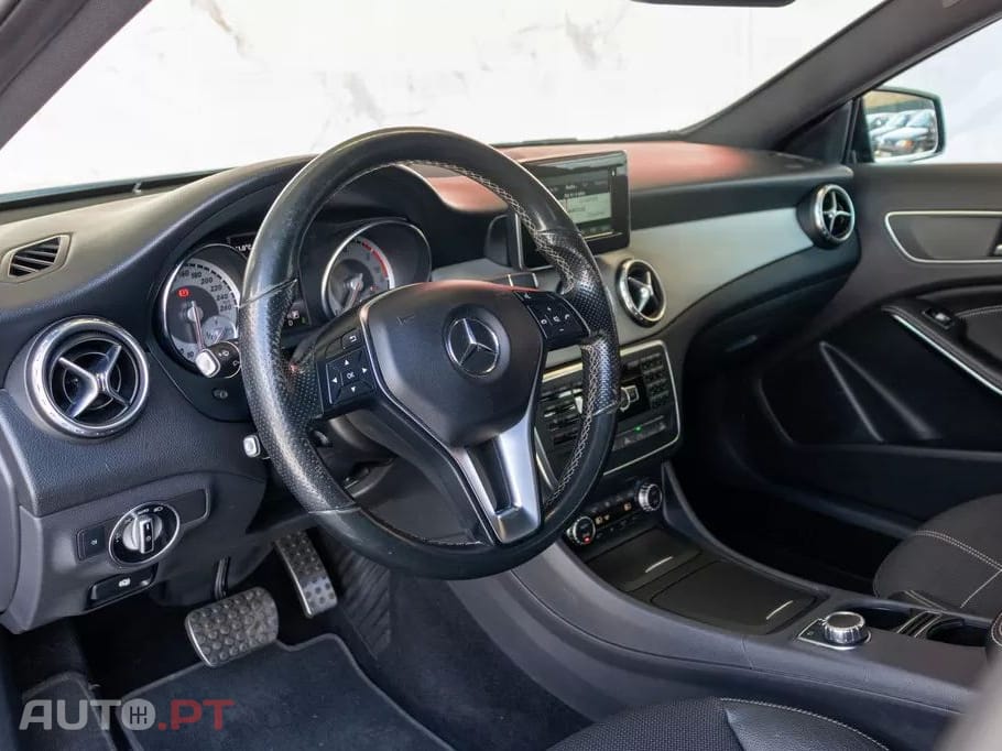 Mercedes-Benz GLA 220 CDI 4Matic 7G-DCT Style