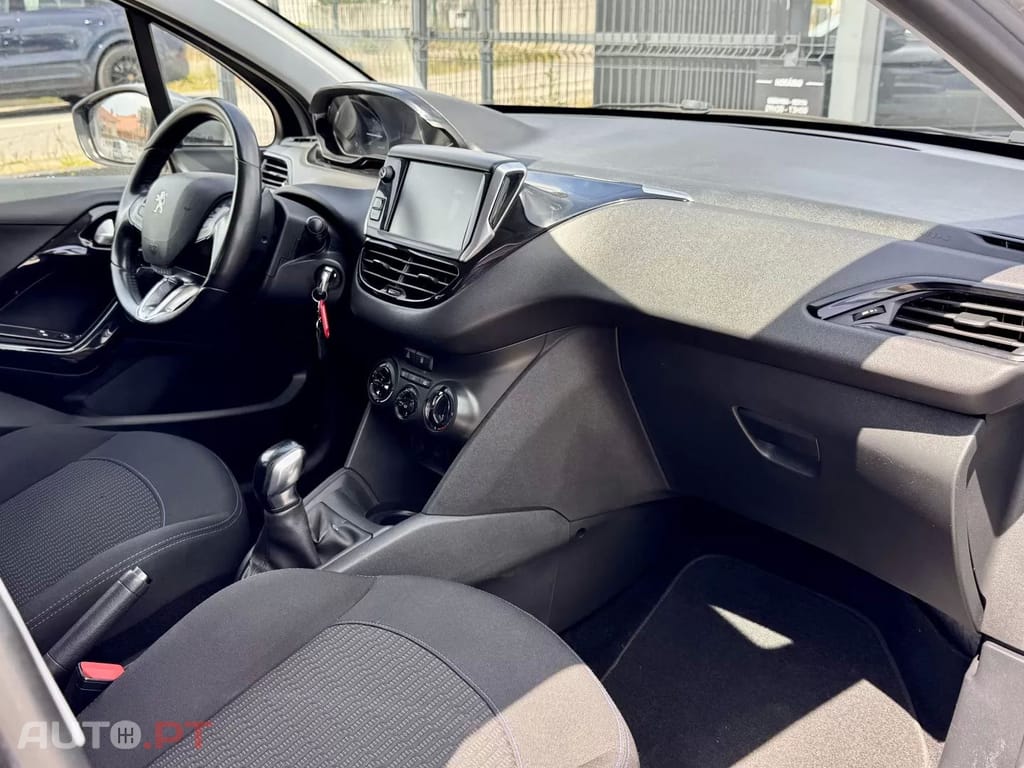 Peugeot 208 1.2 PureTech Signature
