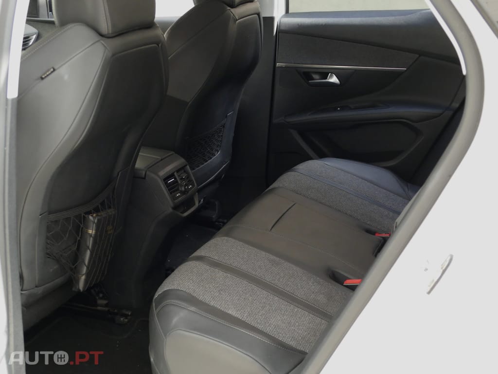 Peugeot 3008 1.6 Hybrid Allure e-EAT8