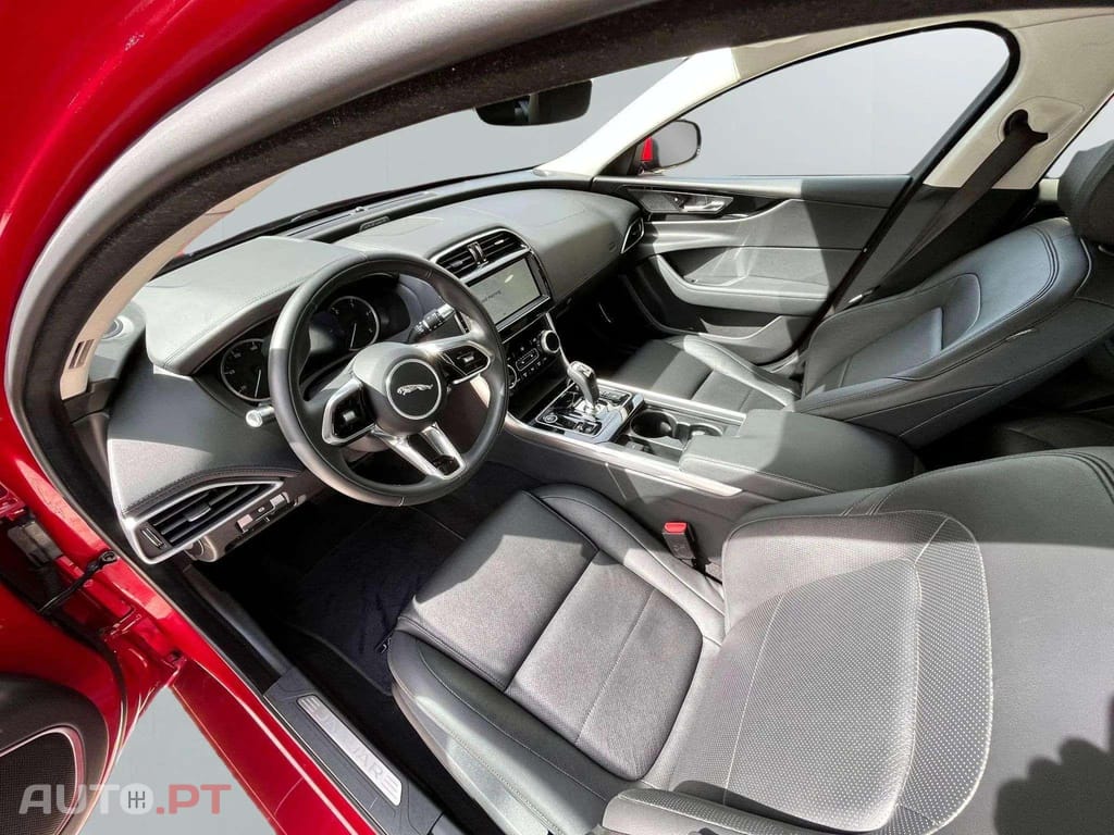 Jaguar XE 200d R Dynamic RED 