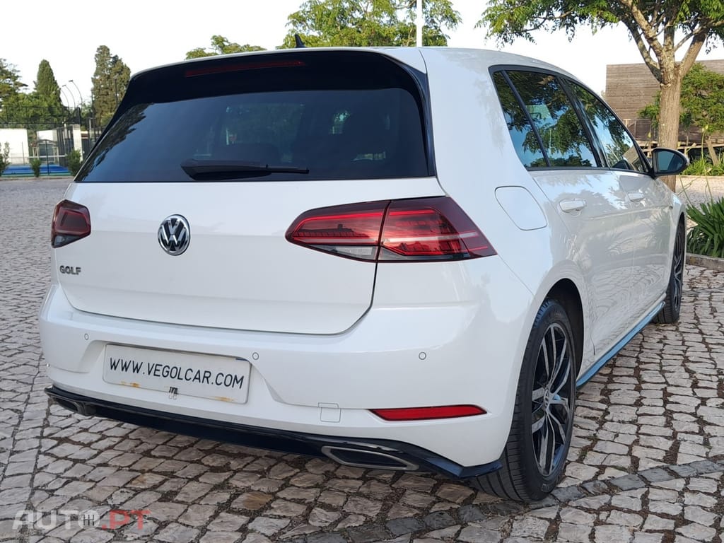 Volkswagen Golf 1.5 eTSI R-Line DSG