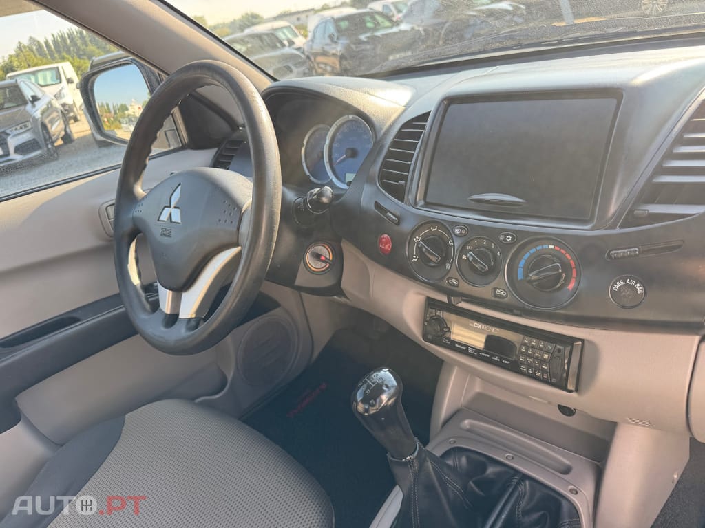 Mitsubishi L200 2.5 DI-D Club Invite AC 3L 4WD
