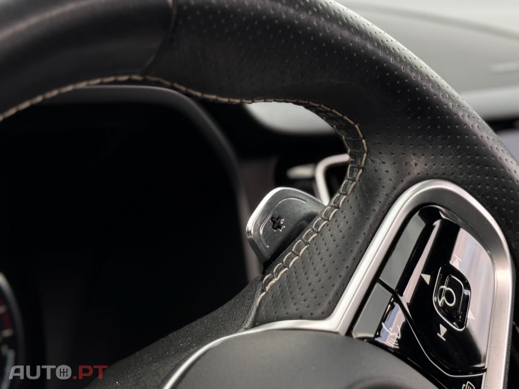 Volvo XC60 2.0 T8 PHEV R-Design Expression AWD