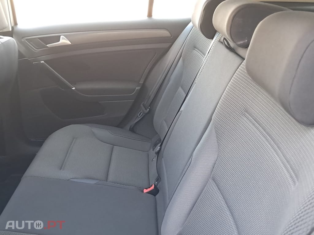 Volkswagen Golf 1.6 TDi Confortline