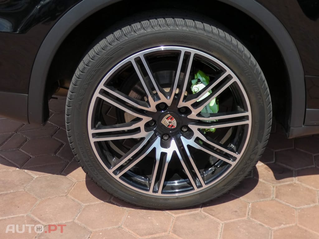Porsche Cayenne Platinum Edition — fotografia 10