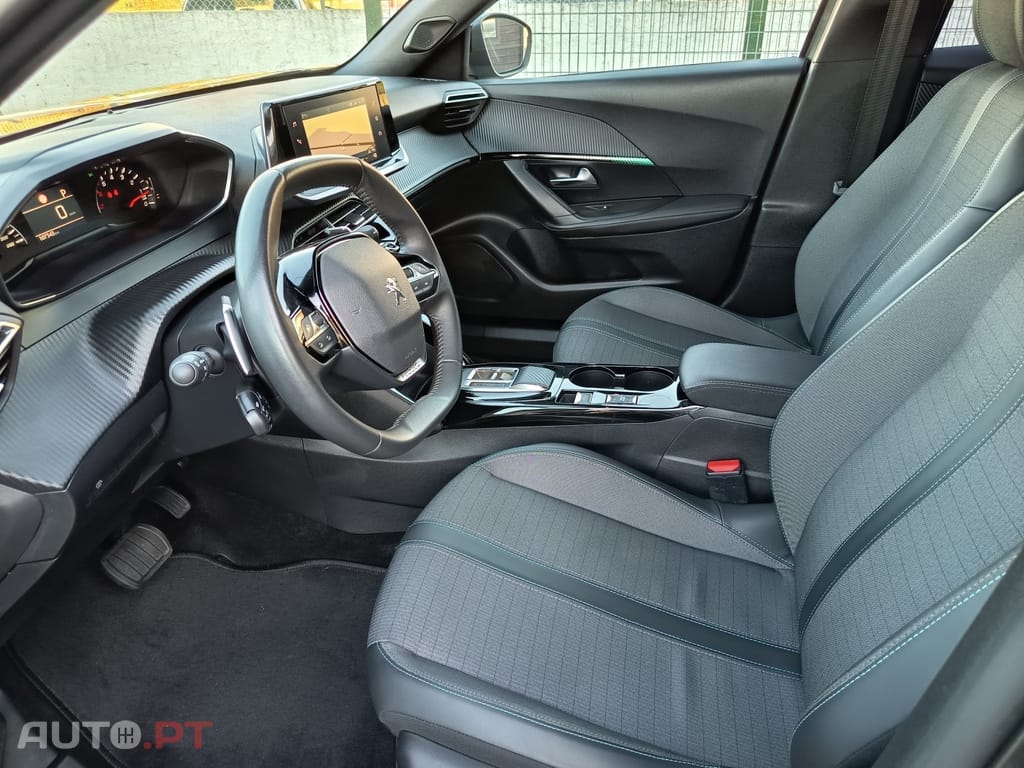 Peugeot 2008 1.2 PureTech Allure EAT8